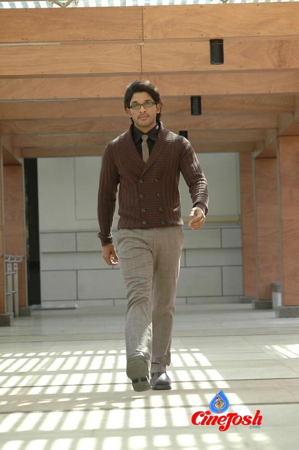 Arya2 Movie Stills - Allu Arjun, Kajal Agarwal, Navadeep - 2 / 29 photos